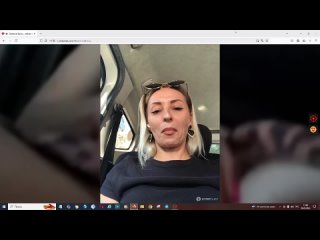whore showed a pussy in the car